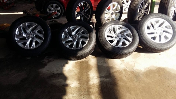 ขายล้อแม็กป้ายแดง Honda crv g4 mc 17"พร้อมยางปี15 สนใจติดต่อ ตาเล็ก ล้อและยาง 081-3747940