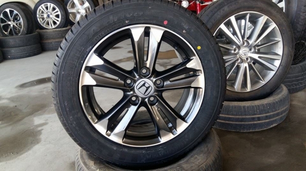 ขายล้อแม็ก Honda crz 16"พร้อมยางใหม่ปี 15 สนใจติดต่อ ตาเล็ก ล้อและยาง 081-3747940