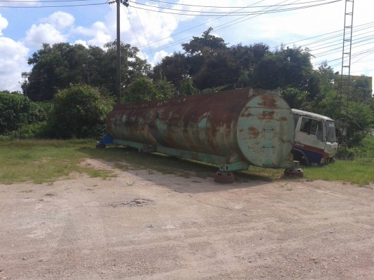 ถังใส่น้ำ  ยกลงจากรถพ่วง  สภาพสวย  พร้อมใช้งาน