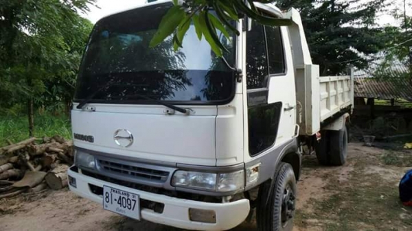 ขายดั้ม6ล้อ HINO เครื่อง145แรง รถสวยสภาพดี เอกสารพร้อมโอน ราคา470,000 สนใจโทร 090-8588220คุณนะ 093-3258446คุณบิว หรือเข้าดูสินค้าอื่นๆได้ที่ www.truck.in.th/498 หรือเพจFacebook ณรงค์ ซื้อขายรถมือสอง (เว็บไซต์ส่วนตัว) หรือFacebook ตลาดรถมือสอง คุณนะ