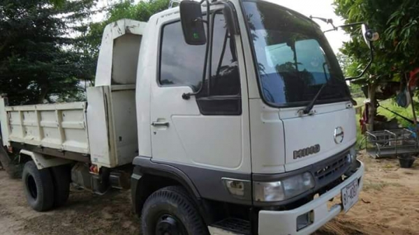ขายดั้ม6ล้อ HINO เครื่อง145แรง รถสวยสภาพดี เอกสารพร้อมโอน ราคา470,000 สนใจโทร 090-8588220คุณนะ 093-3258446คุณบิว หรือเข้าดูสินค้าอื่นๆได้ที่ www.truck.in.th/498 หรือเพจFacebook ณรงค์ ซื้อขายรถมือสอง (เว็บไซต์ส่วนตัว) หรือFacebook ตลาดรถมือสอง คุณนะ
