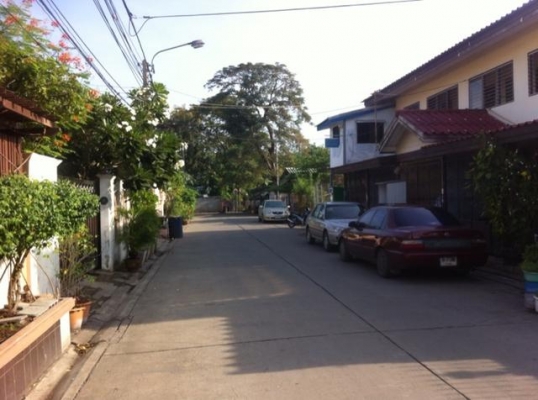 อพาท์เม้น 2 ชั้น มีคนเช่าเต็มทุกห้อง ทำเลดีมาก