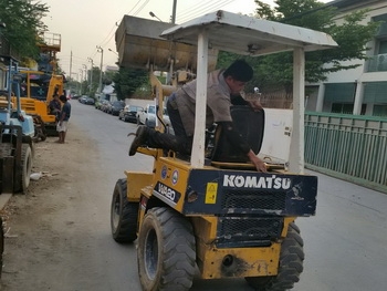 จัดวีดีโอมาให้ชมแล้วนะครับ รถตักล้อยาง KOMATSU WA20 แบบเอวอ่อน ขับเคลื่อน 4 ล้อ จัดวีดีโอมาให้ชมแล้วนะครับ รถตักล้อยาง KOMATSU WA20 แบบเอวอ่อน ขับเคลื่อน 4 ล้อ