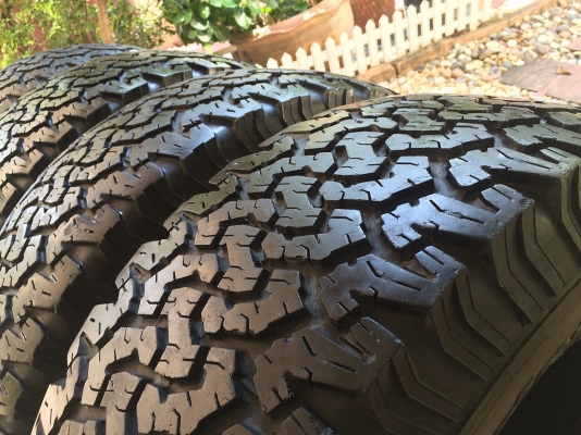 ขายยาง bf all 265/70/16. ปี11