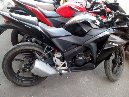 ขาย Honda CBR 150 i ปี 55 เครื่องดีเดิมๆ สภาพภายนอกดี ไม่โทรม เล่มพร้อมชุดโอน