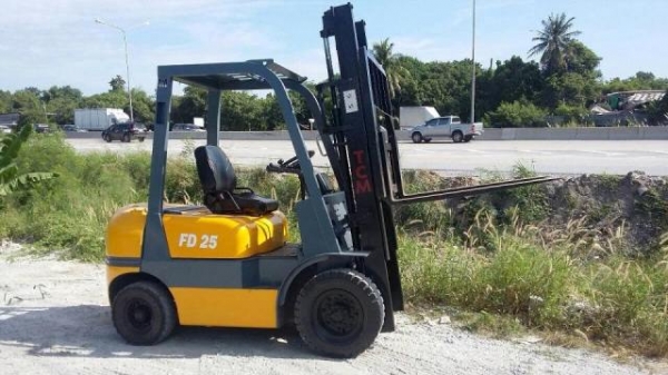 โฟล์คลิฟท์อีซูซุ 4jG2  ขนาด 2.5 ตัน เครื่องดีเซล สวย ราคาถูก