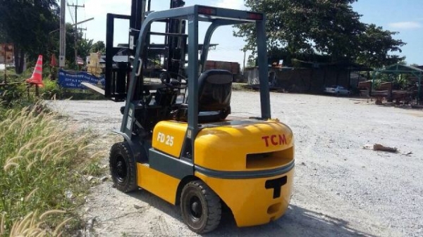 โฟล์คลิฟท์อีซูซุ 4jG2  ขนาด 2.5 ตัน เครื่องดีเซล สวย ราคาถูก