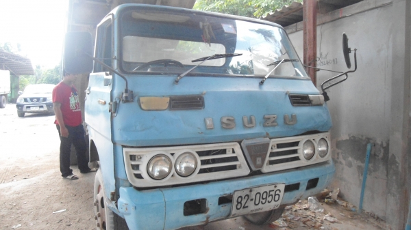 ฝากขายครับอีซูซุ 100 แรง  4 BC2  ดั้มเกษตร  คัชซีสวยๆครับดั้มปรกติ  เครื่องดี   ภาษีเต็ม  เอกสารขุดโอนครบ