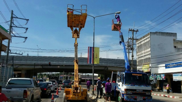 จัดไปใช้งานที่สูงจริงๆครับ รถกระเช้า แมนลิฟต์ ลูกค้าส่งรูปมาให้ดูครับ สะดวก สบายต่อการใช้