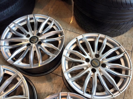 (แม็กมือ2 ขาย4วง3,900บ) ขอบ15"4รู100 ไม่คด ไม่ดุ่ง สีเดิมๆตามสภาพ โดนรวมสภาพดี