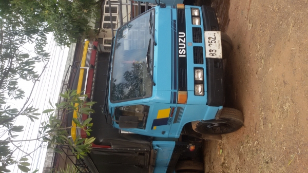 ขาย 6 ล้อ ISUZU NKR 110 **ลูกค้าพ่อทองสุข ประทุมสันต์ จ.มหาสารคาม มารับรถกลับบ้านเรียบร้อยแล้ว)***ขอบคุณคับ.... (ดาวน์ 118000 บาท) ใช้แค่บัตร+ ทะเบียนบ้าน ไม่เช็คเครดิต อนุมัติเลย เครื่องแน่นปึ๊กๆ แห้ง แรงดี (4BE1 ฝาดำยอดนิยม) ช่วงล่างน๊อตใหญ่ (เฟืองท้าย1 ขาย 6 ล้อ ISUZU NKR 110 **ลูกค้าพ่อทองสุข ประทุมสันต์ จ.มหาสารคาม มารับรถกลับบ้านเรียบร้อยแล้ว)***ขอบคุณคับ.... (ดาวน์ 118000 บาท) ใช้แค่บัตร+ ทะเบียนบ้าน ไม่เช็คเครดิต อนุมัติเลย เครื่องแน่นปึ๊กๆ แห้ง แรงดี (4BE1 ฝาดำยอดนิยม) ช่วงล่างน๊อตใหญ่ (เฟืองท้าย1