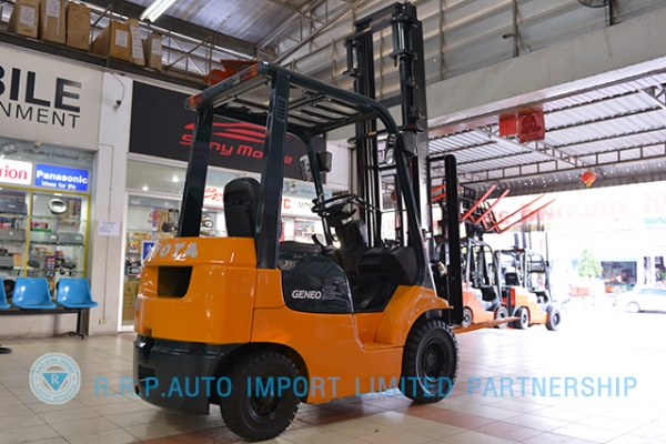 ขายรถโฟล์คลิฟท์มือสอง TOYOTA รุ่น7FD15-14165 ราคา xxx,xxx บาท นำเข้าจากประเทศญี่ปุ่น 100\% ไม่เคยใช้งานในไทย