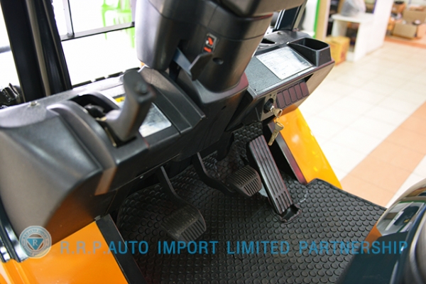 ขายรถโฟล์คลิฟท์มือสอง TOYOTA รุ่น7FD15-14165 ราคา xxx,xxx บาท นำเข้าจากประเทศญี่ปุ่น 100\% ไม่เคยใช้งานในไทย