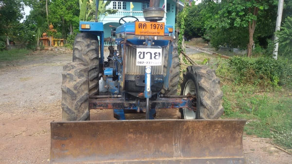 ขายรถไถ FORD 7610 4WD มีใบมีด CMT ผาน 3 ไคเฮงหลี พร้อมทะเบียน สภาพเดิมเก่านอกใช้น้อย