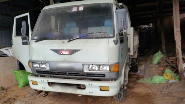 รถฮีโน่ 6 ล้อดั้ม FB2W  120 แรงม้า. ปี 38    สนใจติดต่อ  081 - 6079515