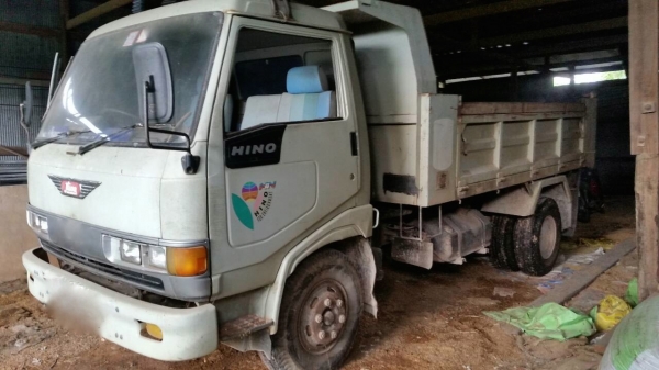 รถฮีโน่ 6 ล้อดั้ม FB2W  120 แรงม้า. ปี 38    สนใจติดต่อ  081 - 6079515