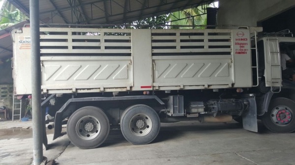 รถฮีโน่ 10 ล้อดั้ม 344 แรงม้า. ปี 53.  ( รถวิ่ง 22x,xxx กว่า กม. )      สนใจติดต่อ  081 - 6079515