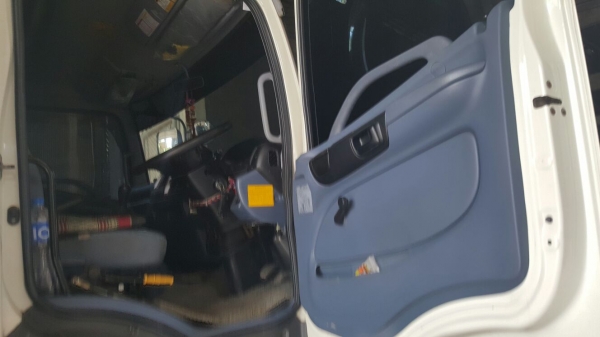 รถฮีโน่ 10 ล้อดั้ม 344 แรงม้า. ปี 53.  ( รถวิ่ง 22x,xxx กว่า กม. )      สนใจติดต่อ  081 - 6079515