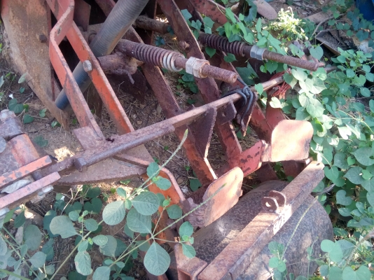 เครื่องปลูกอ้อย ใส่รถไถใหญ่