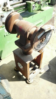 ====== Sold Out!! ====== มอเตอร์หินเจียรไฟฟ้า ZENYA JAPAN มอเตอร์ 1 HP. 380V. หินขัด 10" พร้อมแท่นตั้งพื้น สภาพสวย วิ่งเงียบพร้อมใช้งาน.