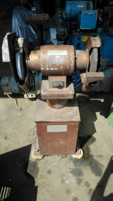 ====== Sold Out!! ====== มอเตอร์หินเจียรไฟฟ้า ZENYA JAPAN มอเตอร์ 1 HP. 380V. หินขัด 10" พร้อมแท่นตั้งพื้น สภาพสวย วิ่งเงียบพร้อมใช้งาน.