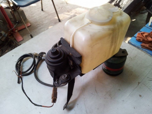 ชุดมอเตอร์ฉีดไฟหน้าพร้อมถังพักน้ำ Terrano I ชุดมอเตอร์ฉีดไฟหน้าพร้อมถังพักน้ำ Terrano I