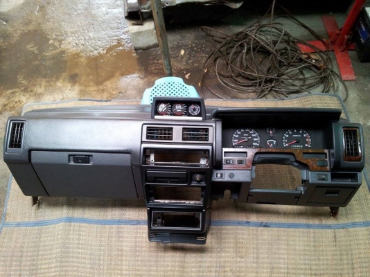 คอนโซล Terrano I สีเทาจอเหลี่ยม คอนโซล Terrano I สีเทาจอเหลี่ยม