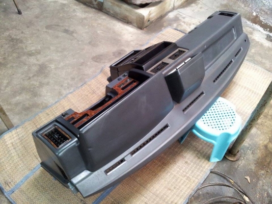 คอนโซล Terrano I สีเทาจอเหลี่ยม คอนโซล Terrano I สีเทาจอเหลี่ยม