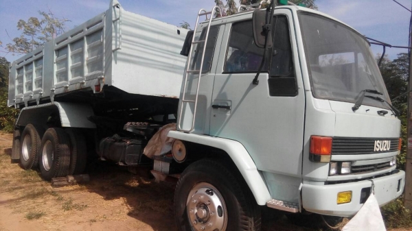 **815,000 บ.ต่อรอง/// 10ล้อ2เพลาดั้ม ISUZU ROCKY FXZ-240 หัวขาว โค้ดK เล่มทะเบียนครบ **ขาย ISUZU ROCKY FXZ-240 10ล้อ2เพลาดั้มเหล็ก สภาพดี พร้อมใช้งาน เอกสารเล่มทะเบียนครบ ISUZU FXZ23NFYF K 6SD1-240HP หัวขาว จดใหม่ปี47 เครื่องเดิม เกียร์เดิม เครื่องดี แน่น
