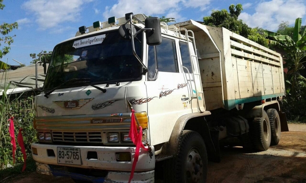 ขาย 10 ล้อดั้ม 2 เพลา HINO F18 วางเครื่อง HO7D 195 แรงม้า คัสซีสวยจัดตลอดเส้น ช่วงล่างแน่น สโลว์กลาง เบรคทิฟฟี่ แอร์เย็นฉ่ำ ทะเบียนพร้อมโอนครับ