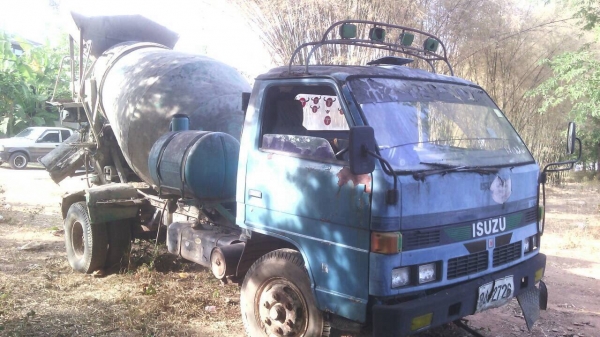 ขายรถโม่ปูน 2.5 คิว ISUZU NPR เครื่อง 6BB1 145 แรงม้า F หน้า-หลัง คัสซีดี มีเล่มทะเบียนแต่ไม่มีชุดโอนครับ
