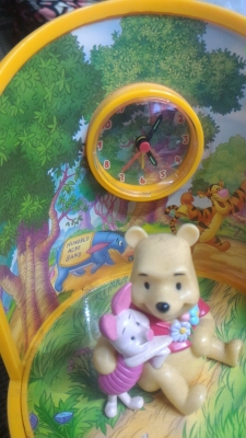 นาฬิกา disney หมีพูห์ ฐานที่เป็นหมีพูห์ หมุนได้พร้อมเสียงเพลงหน้าปัดสวย