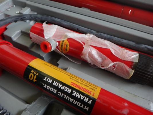 ขายแม่แรงแบบไฮโดรลิค 10 ตัน พร้อมกล่องเก็บมีล้อ