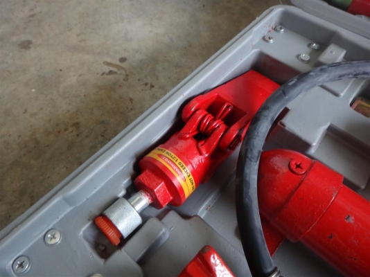 ขายแม่แรงแบบไฮโดรลิค 10 ตัน พร้อมกล่องเก็บมีล้อ