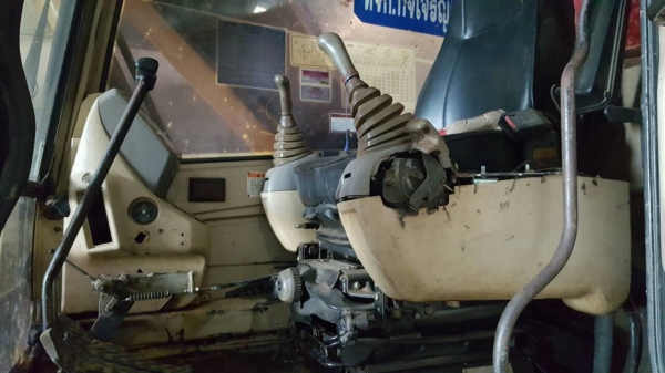 ขายแบคโฮ CAT 320B รถออกห้างมือเดียวป้ายแดง เอกสารเล่มทะเบียนครบ เครื่องแน่น ปั้มดี ช่วงล่างเต็ม กล่องไม่มี ราคาต่อรองได้ ขายแบคโฮ CAT 320B รถออกห้างมือเดียวป้ายแดง เอกสารเล่มทะเบียนครบ เครื่องแน่น ปั้มดี ช่วงล่างเต็ม กล่องไม่มี ราคาต่อรองได้