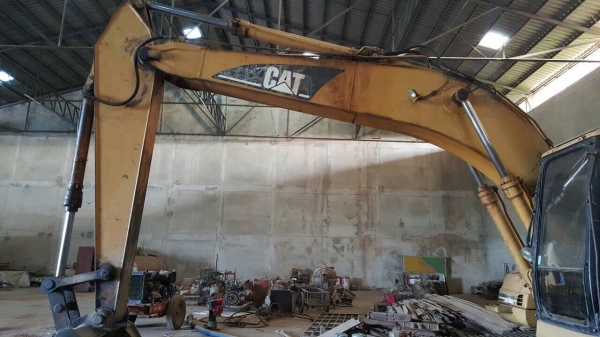 ขายแบคโฮ CAT 320B รถออกห้างมือเดียวป้ายแดง เอกสารเล่มทะเบียนครบ เครื่องแน่น ปั้มดี ช่วงล่างเต็ม กล่องไม่มี ราคาต่อรองได้ ขายแบคโฮ CAT 320B รถออกห้างมือเดียวป้ายแดง เอกสารเล่มทะเบียนครบ เครื่องแน่น ปั้มดี ช่วงล่างเต็ม กล่องไม่มี ราคาต่อรองได้