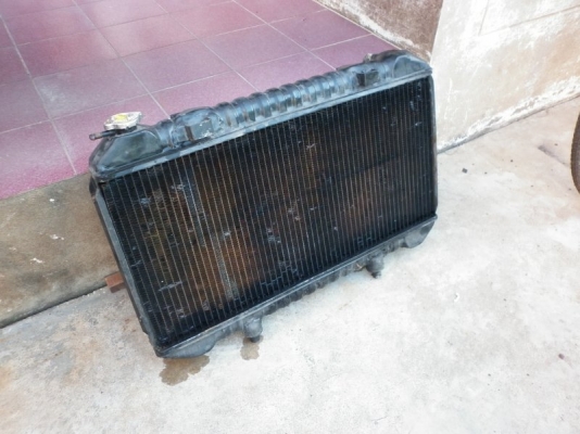 ขายหม้อน้ำพร้อมโกร่งเเละพัดลมไฟฟ้าเครื่อง 1J GE ถอดมาจาก BENZ 190E