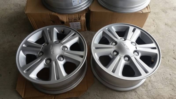 ต้องการซื้อแม็กซ์ออนนิวขอบ15รุ่นLรุ่นรองท็อปตัวเตี้ย2ชุด