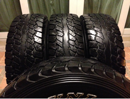 ยาง All Dunlop 30 9.5 R15 ปี12 พร้อมใช้งาน ราคไม่แพง