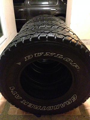 ยาง All Dunlop 30 9.5 R15 ปี12 พร้อมใช้งาน ราคไม่แพง