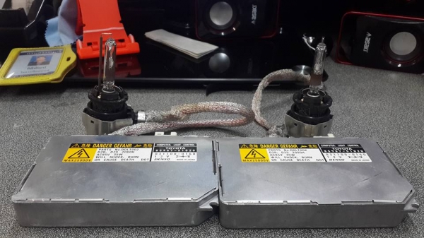 หลอด xenon พร้อมบาลาส ใช้กับรถ Toyota wish หลอด xenon พร้อมบาลาส ใช้กับรถ Toyota wish