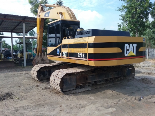 ขายรถแบคโฮ CAT   E 200 B พร้อมบูมอามร์ยาว 18 ม.และบูมสั้นอามร์สั้นรวมให้ 2 ชุดเครื่องปั้มดีช่วงล่างสวยพร้อมใช้