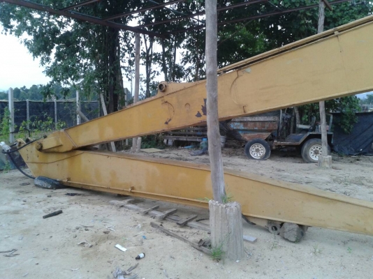 ขายรถแบคโฮ CAT   E 200 B พร้อมบูมอามร์ยาว 18 ม.และบูมสั้นอามร์สั้นรวมให้ 2 ชุดเครื่องปั้มดีช่วงล่างสวยพร้อมใช้