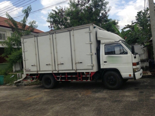 ขาย 6 ล้อ NPR ตู้แห้ง 10 บาน ยาว 4 ม. เครื่อง 4BE1 เครื่องดี คัชซีสวย รถพร้อมใช้ เล่มพร้อมโอน