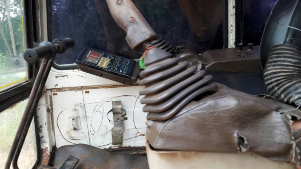 ขายรถแบคโฮบูมยาว  KOMATSU  pc 200-5 ไฟฟ้าครบเอกสารพร้อมรถสวยพร้อมใช้