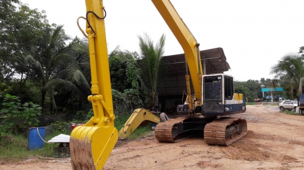 ขายรถแบคโฮบูมยาว  KOMATSU  pc 200-5 ไฟฟ้าครบเอกสารพร้อมรถสวยพร้อมใช้