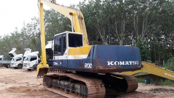 ขายรถแบคโฮบูมยาว  KOMATSU  pc 200-5 ไฟฟ้าครบเอกสารพร้อมรถสวยพร้อมใช้