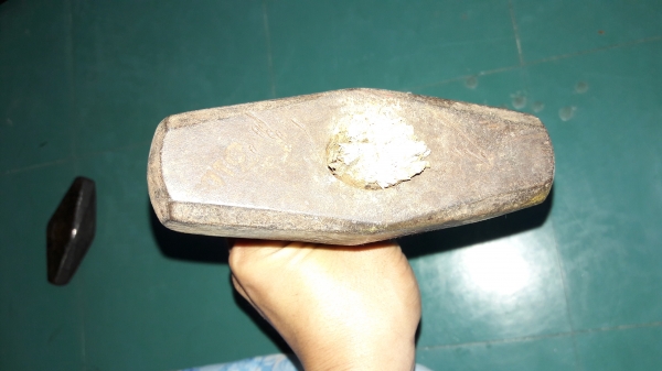 ขายค้อนงานเก่ายุคสงครามขนาด3ปอน ขายค้อนงานเก่ายุคสงครามขนาด3ปอน