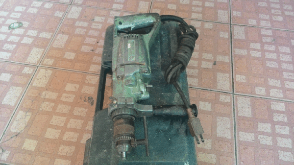 ขายด่วนสว่านเจาะกระแทก HITACHI 4หุน(14mm.) 380W.Made in japan. ขายด่วนสว่านเจาะกระแทก HITACHI 4หุน(14mm.) 380W.Made in japan.