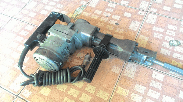 ขายด่วนสะกัดคอนกรีต MAKITA HM1201 ขายด่วนสะกัดคอนกรีต MAKITA HM1201